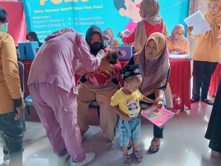 Layuh PELAKSANAAN KEGIATAN PEKAN IMUNISASI NASIONAL – POLIO DI DESA GILANG ...